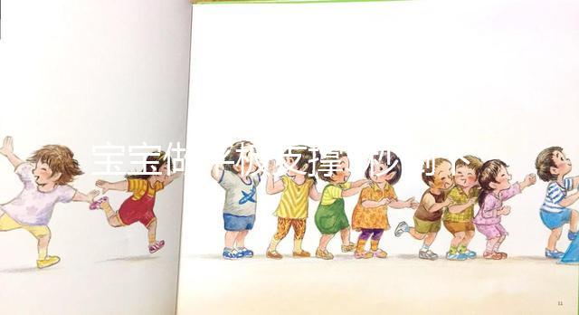 寶寶做平板支撐5秒倒下，網(wǎng)友：“姿勢不標準會傷害身體”